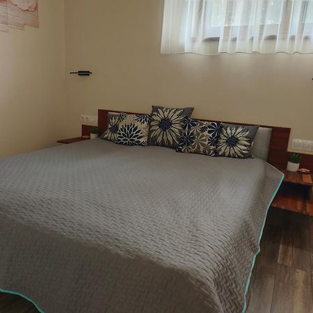 Gamma Apartmanok Es Jakuzzi Мишкольц Номер фото