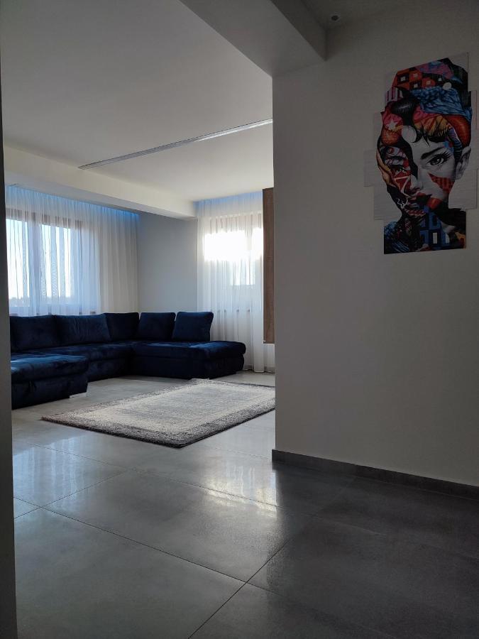 Gamma Apartmanok Es Jakuzzi Мишкольц Экстерьер фото