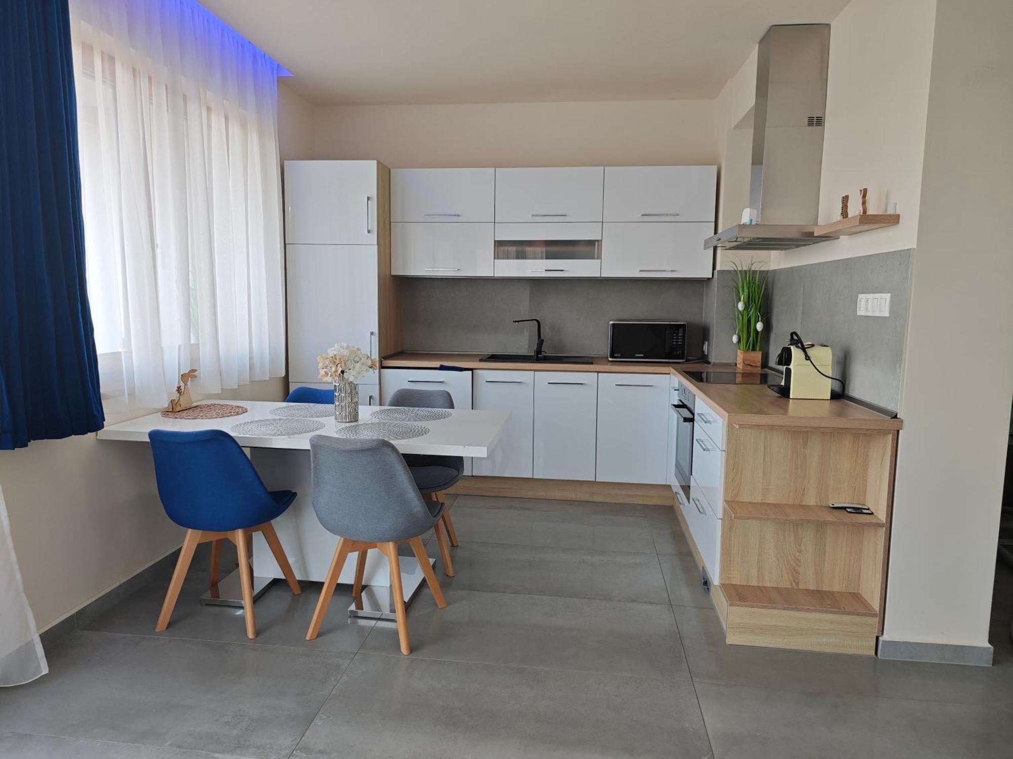 Gamma Apartmanok Es Jakuzzi Мишкольц Номер фото